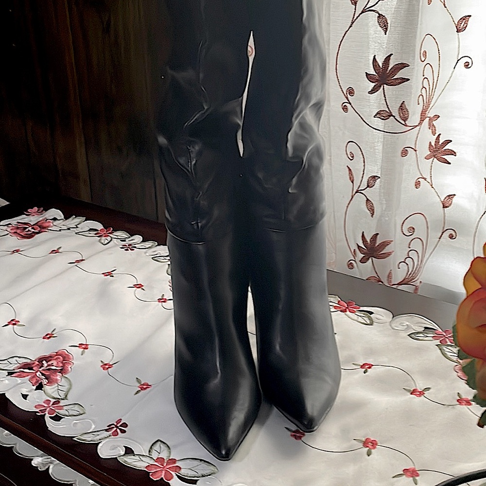 Hasn’t been wore and it is very new and it’s good and you can only get in one s